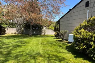 27 W Tiana Rd, Hampton Bays, NY 11946 - Photo 14