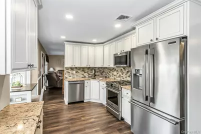 42 Spring Lane, Levittown, NY 11756 - Photo 6