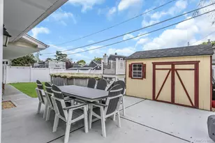 42 Spring Ln, Levittown, NY 11756 - Photo 26
