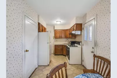 7918 257th Street, Glen Oaks, NY 11004 - Photo 10