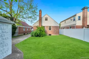 79-18 257th St, Glen Oaks, NY 11004 - Photo 26
