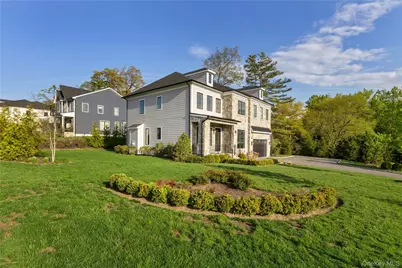 1 Sequoia Circle, Manhasset, NY 11030 - Photo 2