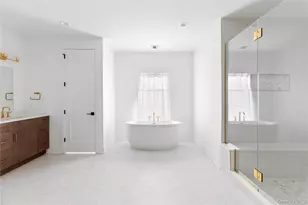 1 Sequoia Cir, Manhasset, NY 11030 - Photo 28
