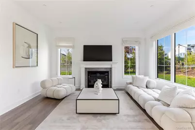 1 Sequoia Circle, Manhasset, NY 11030 - Photo 10