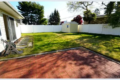 23 Wildwood Lane, Wantagh, NY 11793 - Photo 12