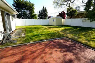 23 Wildwood Ln, Wantagh, NY 11793 - Photo 12