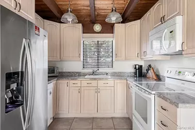 200 Clipper Road, Corneille Estates, NY 11706 - Photo 6