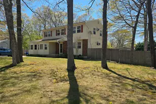 92 Hawthorne St, Mastic, NY 11950 - Photo 2