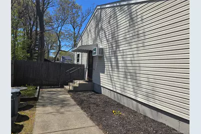 92 Hawthorne Street, Mastic, NY 11950 - Photo 10