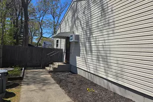 92 Hawthorne St, Mastic, NY 11950 - Photo 10