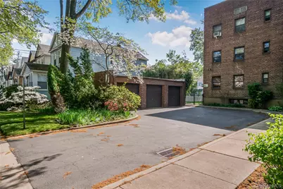 218-12 43rd Avenue #2E, Bayside, NY 11361 - Photo 18