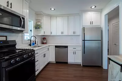 95 Wheeler Avenue, Valley Stream, NY 11580 - Photo 6