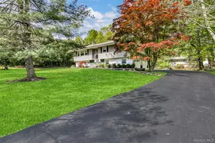 27 Hidden Valley Dr, Suffern, NY 10901 - Photo 2