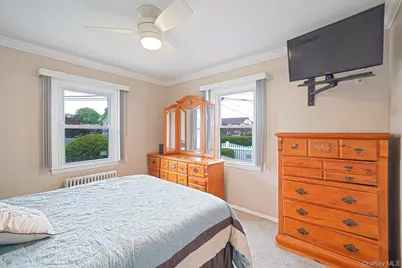 15 Glenda Drive, West Babylon, NY 11704 - Photo 10