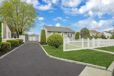 15 Glenda Drive, West Babylon, NY 11704 - Photo 2