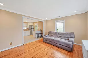 15 Glenda Dr, West Babylon, NY 11704 - Photo 4