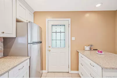 15 Glenda Drive, West Babylon, NY 11704 - Photo 8