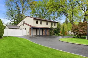 3 Tremont Ct, South Huntington, NY 11746 - Photo 2