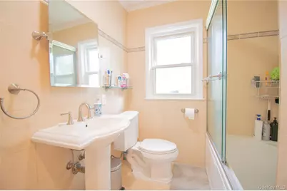 1360 Beulah Court, Baldwin, NY 11510 - Photo 16