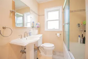 1360 Beulah Ct, Baldwin, NY 11510 - Photo 16