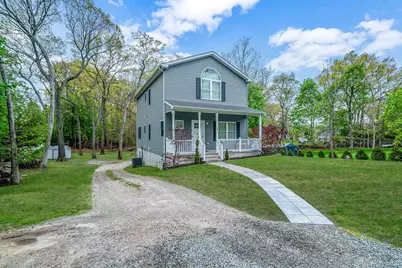 187 Hallock Street, Riverhead, NY 11901 - Photo 2