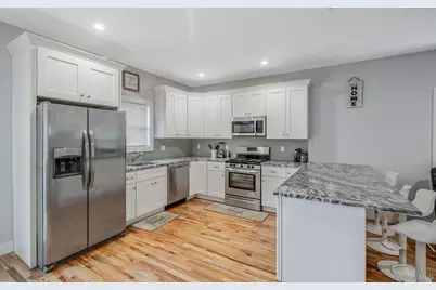 187 Hallock Street, Riverhead, NY 11901 - Photo 12