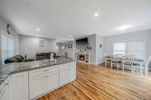 187 Hallock St, Riverhead, NY 11901 - Photo 14