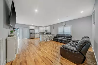 187 Hallock Street, Riverhead, NY 11901 - Photo 10
