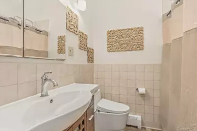 9 Raisig Avenue, Valley Stream, NY 11580 - Photo 16