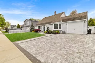 27 Slate Ln, Levittown, NY 11756 - Photo 2