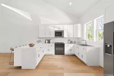 21 Montauk Highway #7, Westhampton, NY 11977 - Photo 6