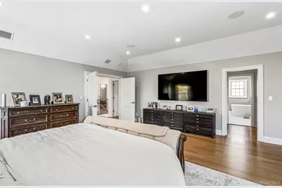 25 Boyd Drive, Westbury, NY 11590 - Photo 20