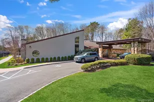 90 Foxwood Dr, Jericho, NY 11753 - Photo 40
