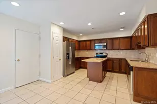 90 Foxwood Dr, Jericho, NY 11753 - Photo 10