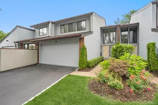 90 Foxwood Dr, Jericho, NY 11753 - Photo 26
