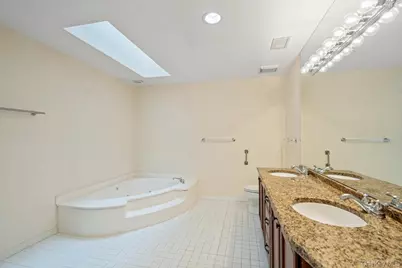 90 Foxwood Drive, Jericho, NY 11753 - Photo 16