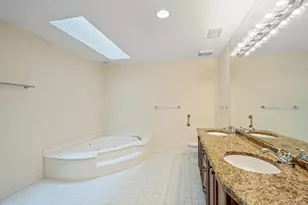 90 Foxwood Dr, Jericho, NY 11753 - Photo 16