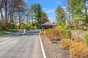 90 Foxwood Dr, Jericho, NY 11753 - Photo 44