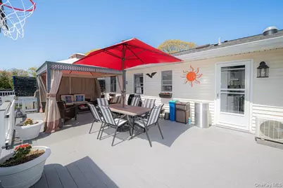 188 Geneva Street, Bay Shore, NY 11706 - Photo 46