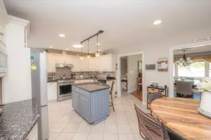 188 Geneva St, Bay Shore, NY 11706 - Photo 6