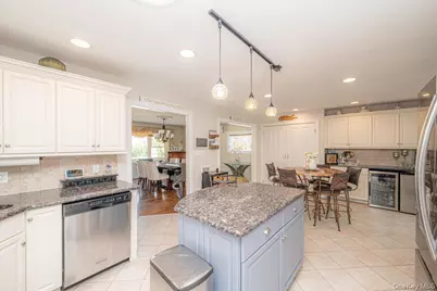 188 Geneva Street, Bay Shore, NY 11706 - Photo 10