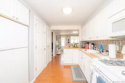 188 Geneva Street, Bay Shore, NY 11706 - Photo 34
