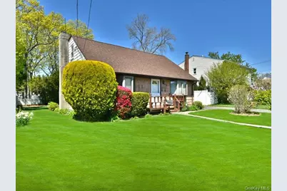 118 Park Lane, Massapequa, NY 11758 - Photo 2