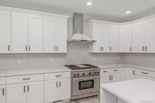 833 Cleveland St, West Hempstead, NY 11552 - Photo 16