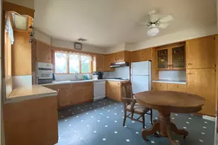 100 Sound Dr, Greenport, NY 11944 - Photo 16