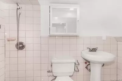 951 E 221st Street, Bronx, NY 10469 - Photo 32