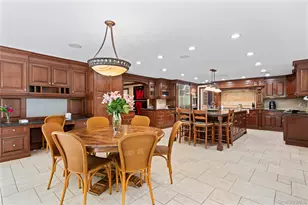 25 Montrose Ct, Roslyn, NY 11576 - Photo 12