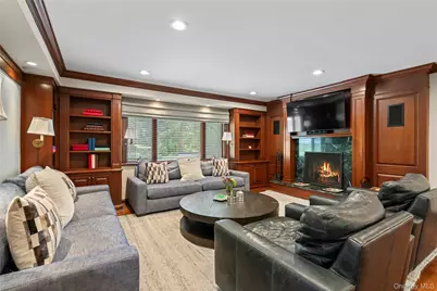 25 Montrose Court, Roslyn, NY 11576 - Photo 10