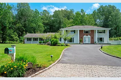 25 Montrose Court, Roslyn, NY 11576 - Photo 4