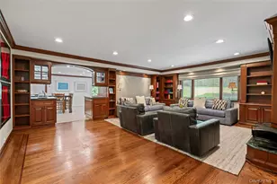 25 Montrose Ct, Roslyn, NY 11576 - Photo 10